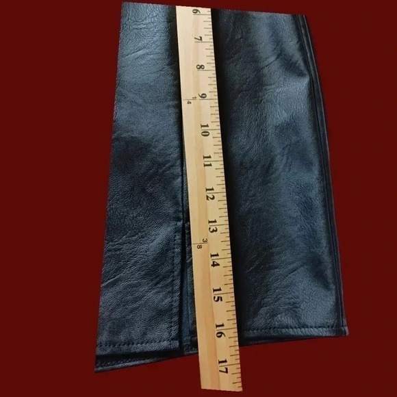 Boohoo high waisted faux leather mini skirt size 10 blk color - Picture 6 of 8